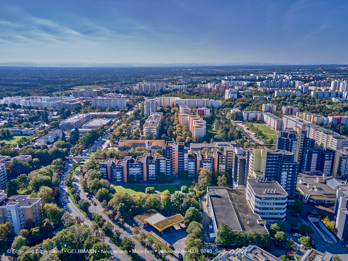 23.09.2022 - Karl-Marx-Ring 53-53c und Studentenwohnheim und Marx-Zentrum in Neuperlach